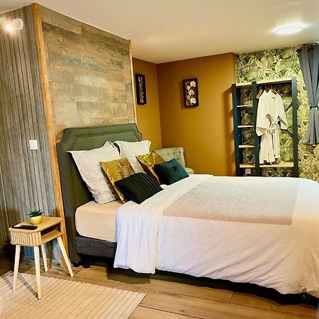 Le Manoir Des Haies Spa Les Champs-Geraux Luaran gambar