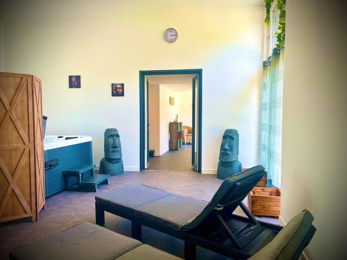 Le Manoir Des Haies Spa Les Champs-Geraux Luaran gambar