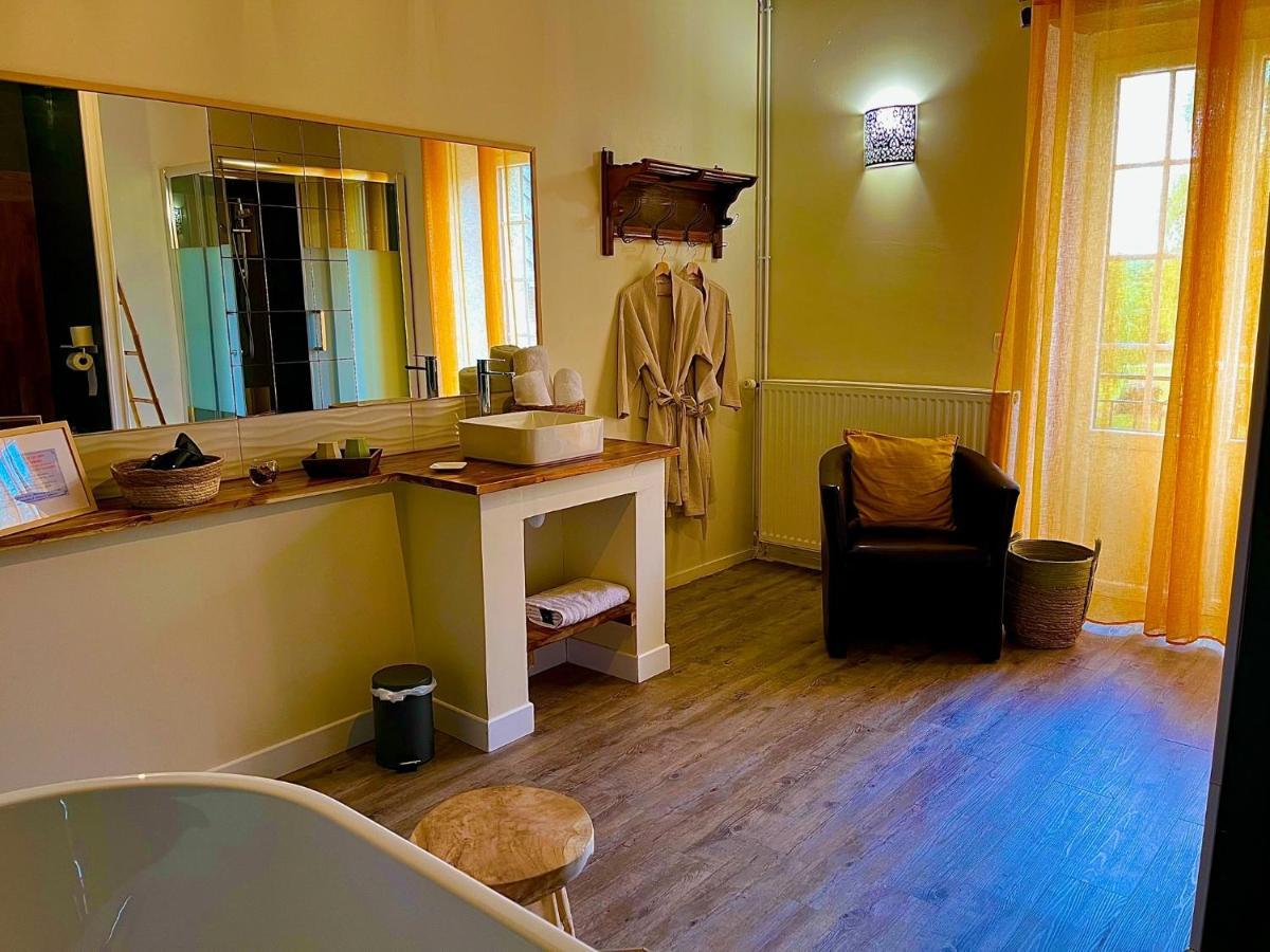 Le Manoir Des Haies Spa Les Champs-Geraux Luaran gambar